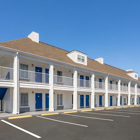 贝蒙特套房酒店 不伦瑞克 外观 照片
